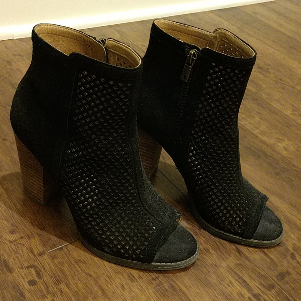 Lucky Brand Lakyn Suede Peep Toe - Black